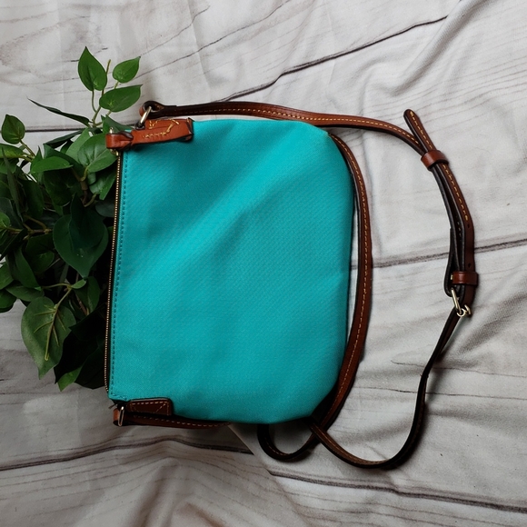 Dooney Bourke crossbody pouchette purse - Picture 5 of 9